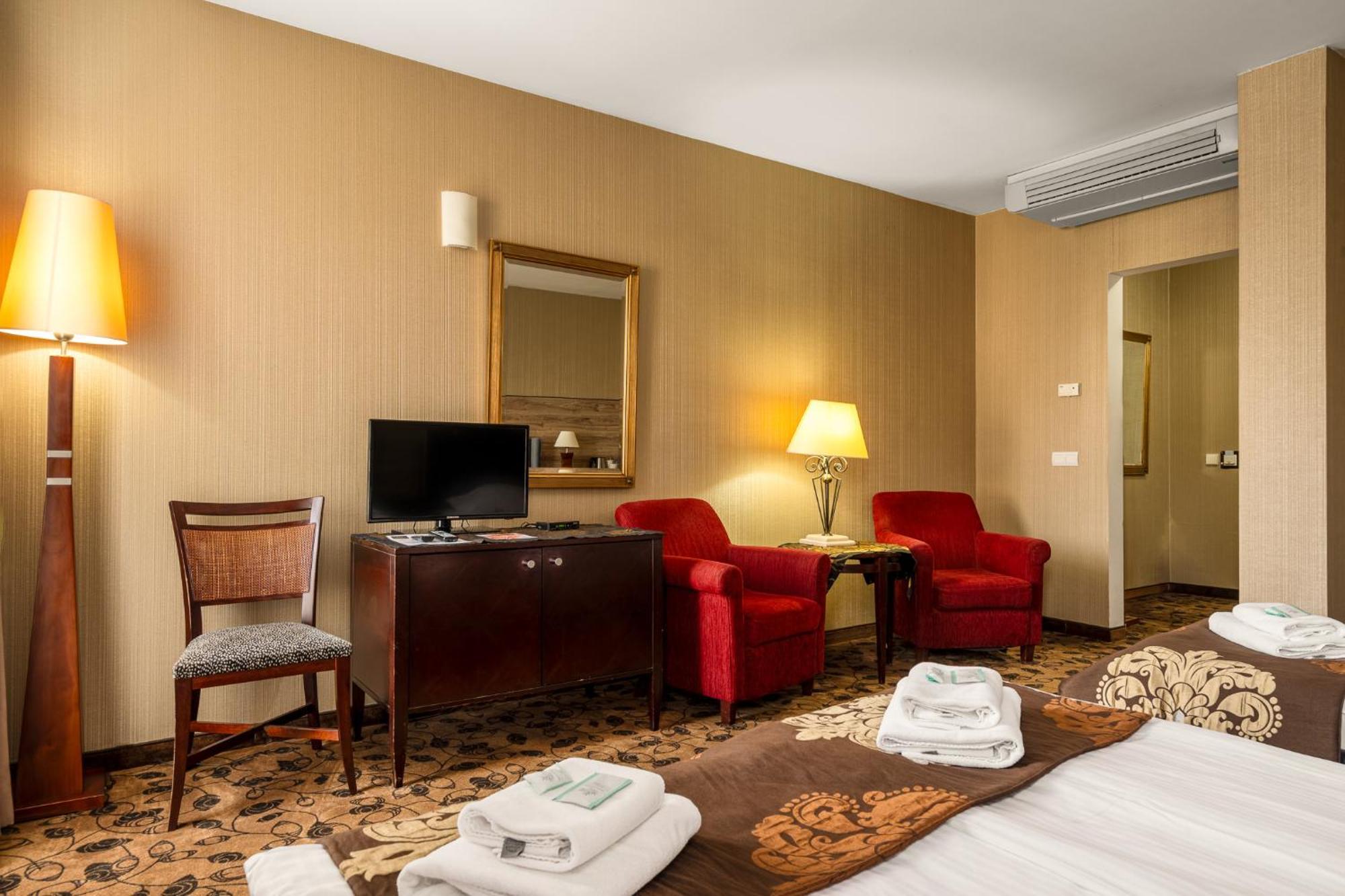 Great Polonia Krakow Kazimierz Aparthotel Ngoại thất bức ảnh